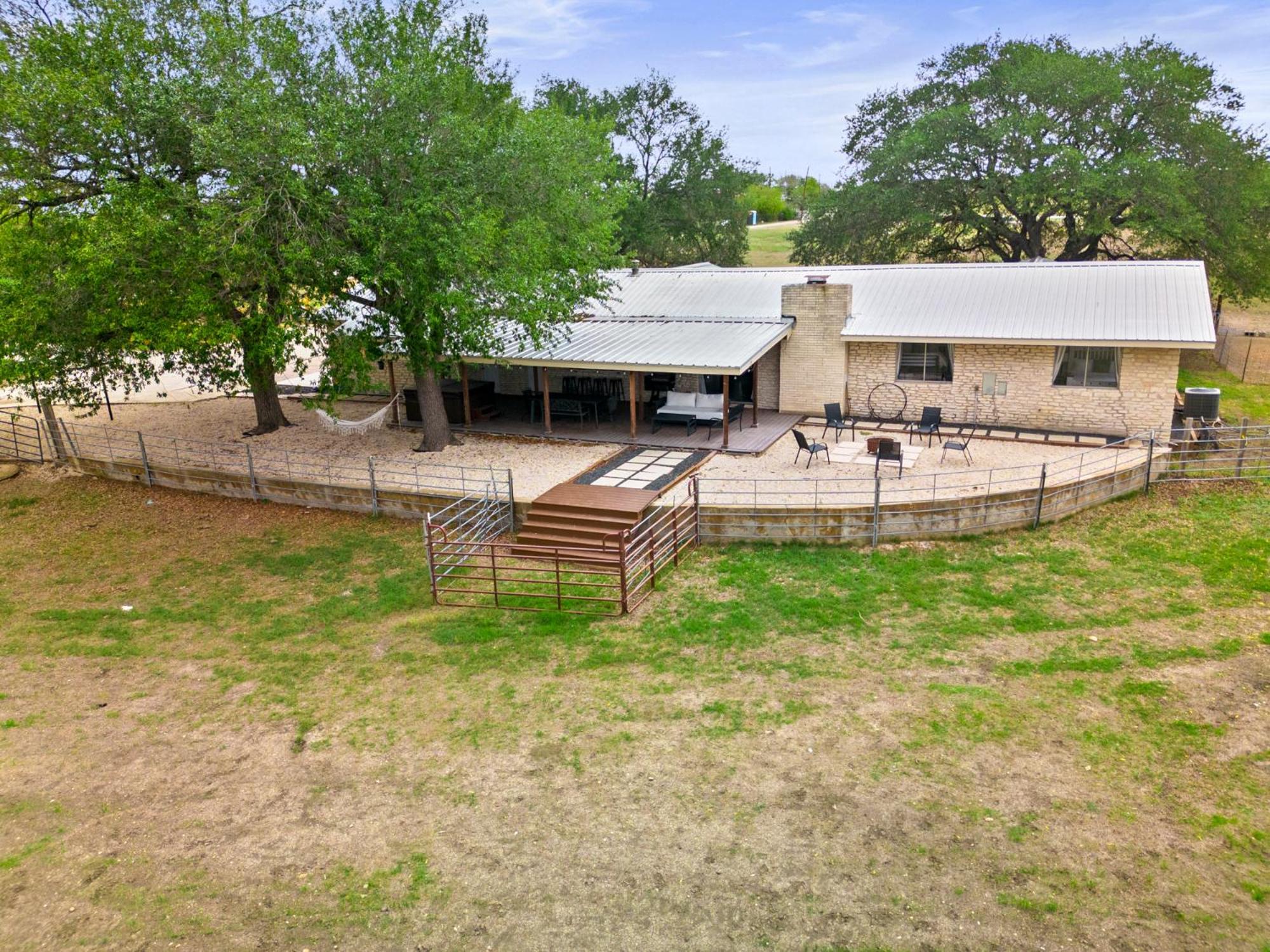 Farm Retreat With Jacuzzi, Fire Pit, Mini Goats, Mini Ponies And Mini Cows Villa San Marcos Rum bild