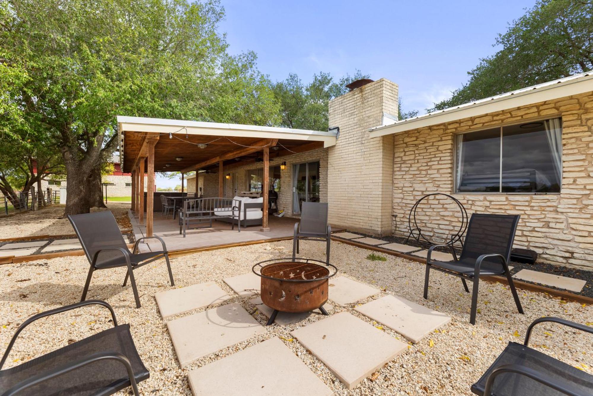 Farm Retreat With Jacuzzi, Fire Pit, Mini Goats, Mini Ponies And Mini Cows Villa San Marcos Rum bild